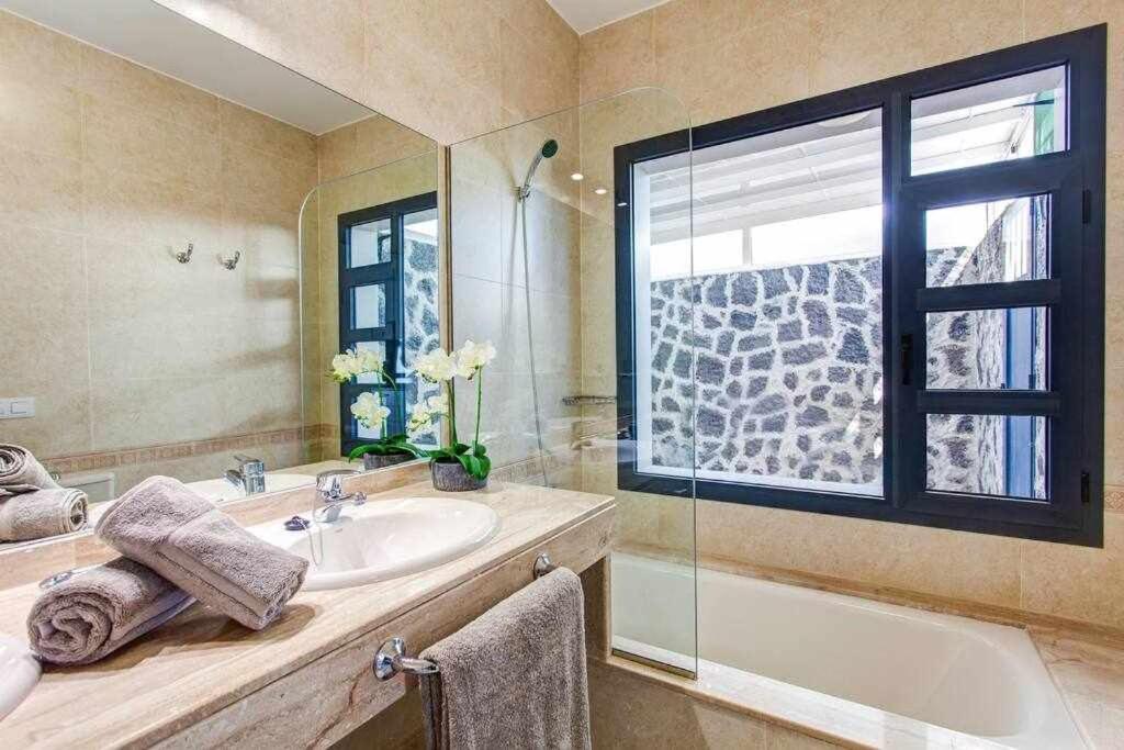 Homu Bianca Fantastica Villa Con Piscina Privad Playa Blanca  Eksteriør billede